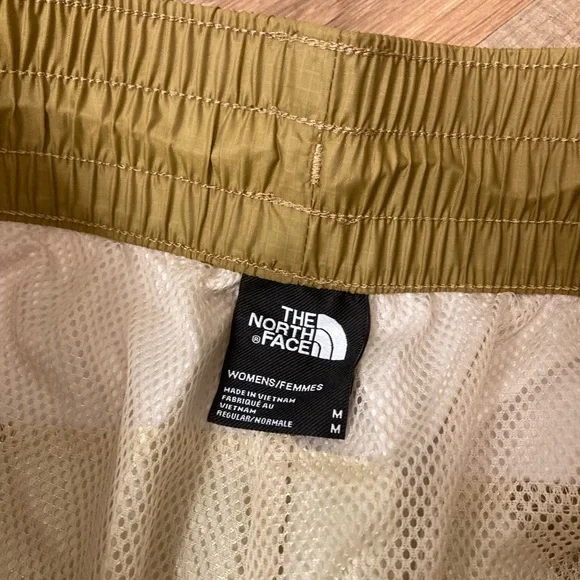 The North Face | NWT Women’s WindWall TNF X Shorts - Picture 9 of 13